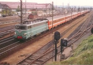 BB 16000 lok. Drar passagerartåg